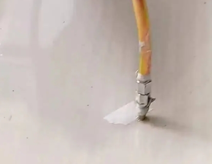 定州瓷砖空鼓维修公司专业解答在瓷砖铺贴过程中，如果使用的砂料过粗（如全部使用了粗砂），可能会导致以下问题
