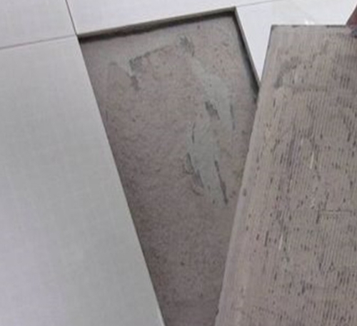 定州瓷砖空鼓维修公司分享瓷砖铺贴时如果打浆（即涂抹在瓷砖背面和基层上的砂浆或瓷砖胶）过少，会带来以下问题